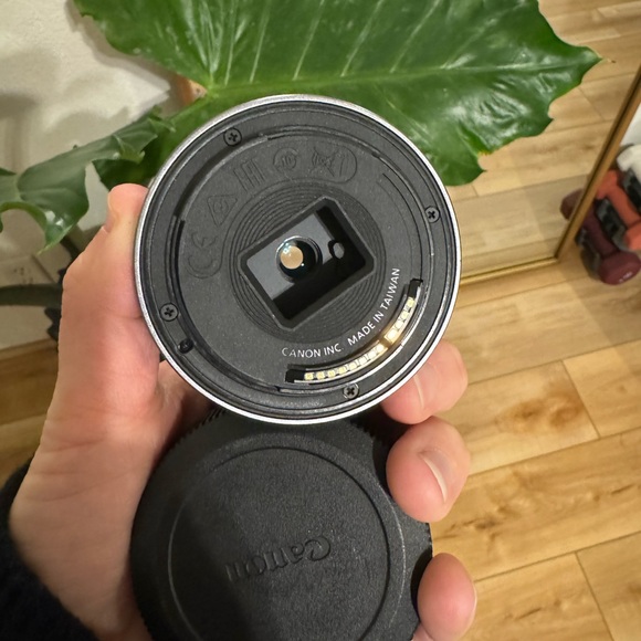 Canon RF-S18-45mm F4.5-6.3 is STM Lens - LIKE NEW - Picture 3 of 3